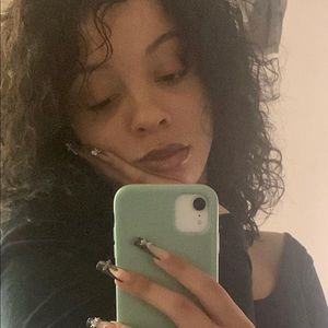 Meet your Posher, Kayla